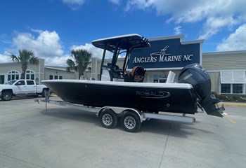 2025 Robalo 246 Cayman Deepwater Black Boat